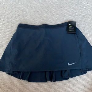 Never worn Nike skirt